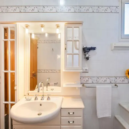 Controvento Sea View Bed and breakfast 4*